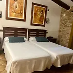 El Castell Отель Вальдерробрес